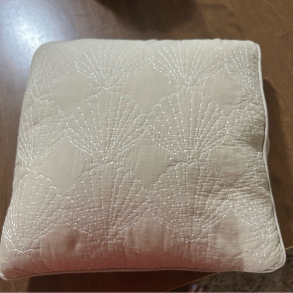 Coastal Collection Sea Shell Pillow 20" - Picture 1 of 3